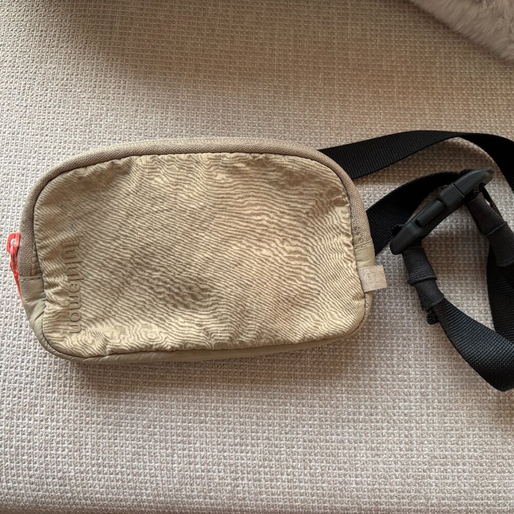 Lululemon small crossbody bag
